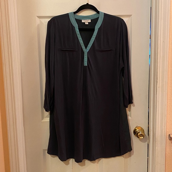 Liz Lange Black Maternity Tunic with Teal Trim - Picture 1 of 6